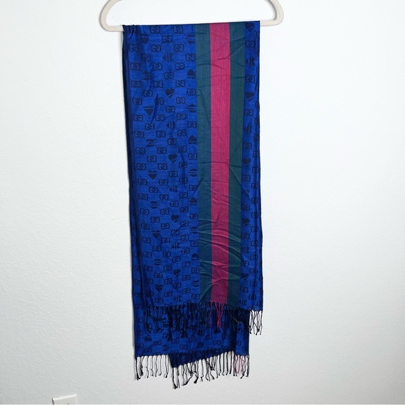 Gucci scarf monogram GG hearts large rectangular blue fringe wrap C6 - Picture 1 of 8